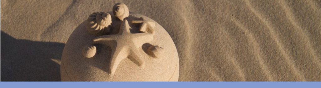 Pour ceux qui ont toujours aimé le bruit de la mer, le sable et le calme qui émane de la plage, Crématorium Montréal, en partenariat avec Atelier Côtier, offre la possibilité de choisir une urne de sable pour y déposer les cendres du défunt.