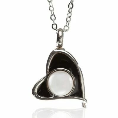 Reliquary Pendant - Heart set with a pearl - Crematorium Montreal