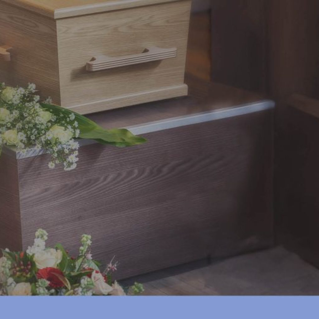 Depuis l’Antiquité, le cercueil et la crémation vont de pair dans les rites funéraires de l’humanité. D’ailleurs, même de nos jours, pour plusieurs, le choix du cercueil tient une part importante dans la planification des préarrangements funéraires.
