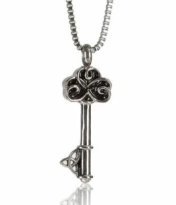 Reliquaire Pendentif – Clé élégante
